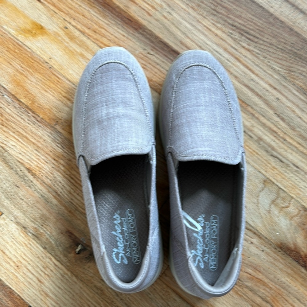 Sketchers shoes